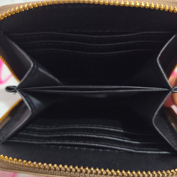 Louis Vuitton Embossed Leather Short Wallet - Picture 4 of 6